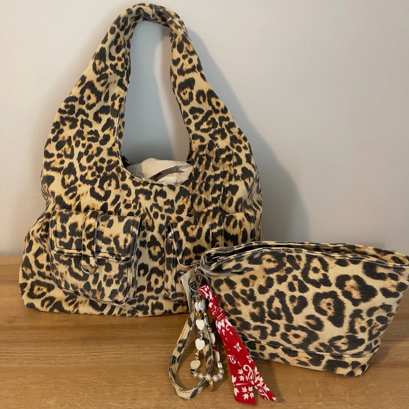 No Boundaries Women's Hobo Bag