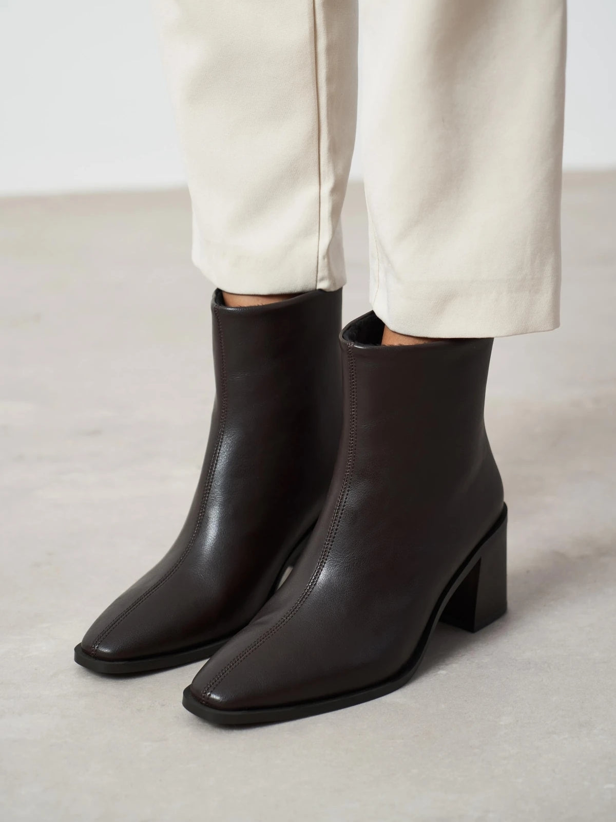 SUEDE BACK ZIPPER DETAIL WOMEN'S HEELY BOOTS