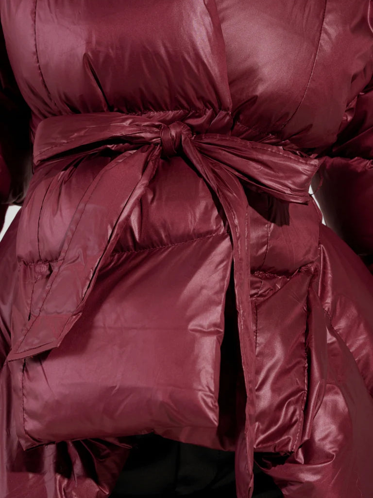 RIB SLEEVE PEPLUM PUFFER IN BURGUNDY