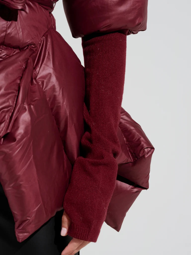 RIB SLEEVE PEPLUM PUFFER IN BURGUNDY