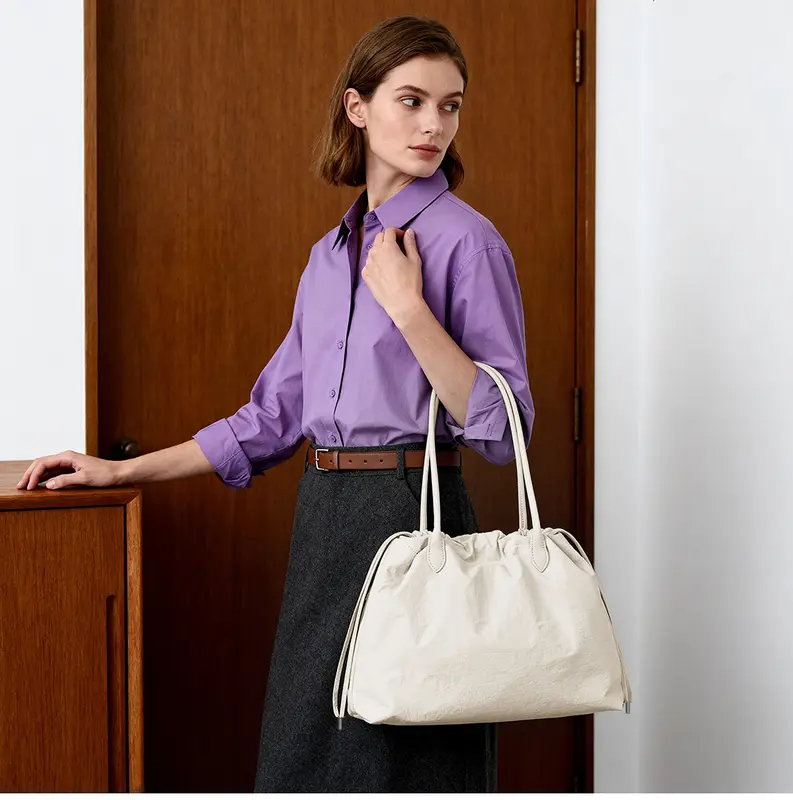 Versatile Large Capacity Tote Bag