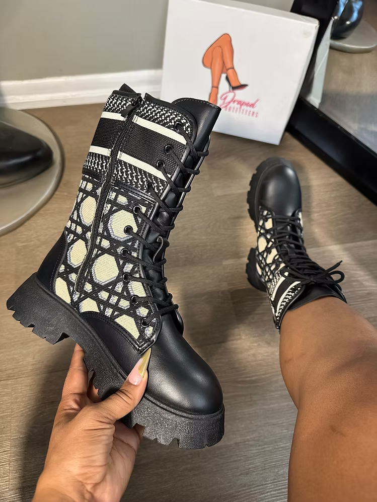 DESIGN LACED BOOTS
