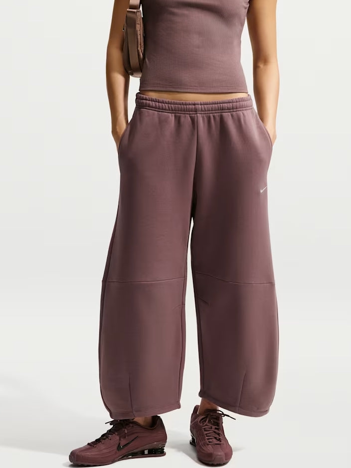 Tight Long-Sleeve Ribbed Top & Loose Mid-Rise Barrel Pants