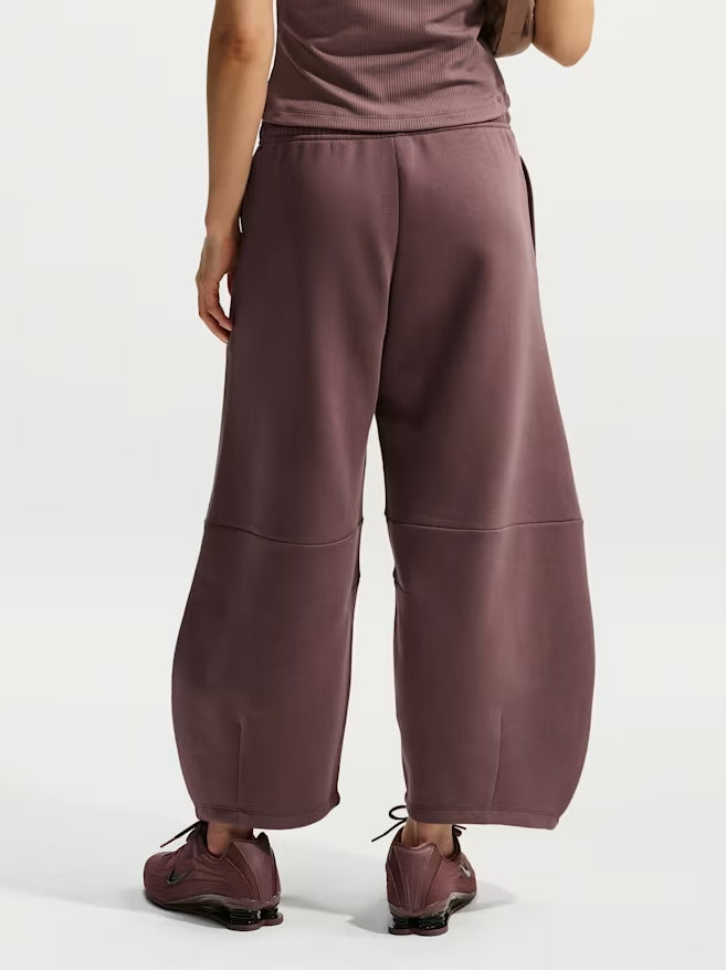 Tight Long-Sleeve Ribbed Top & Loose Mid-Rise Barrel Pants