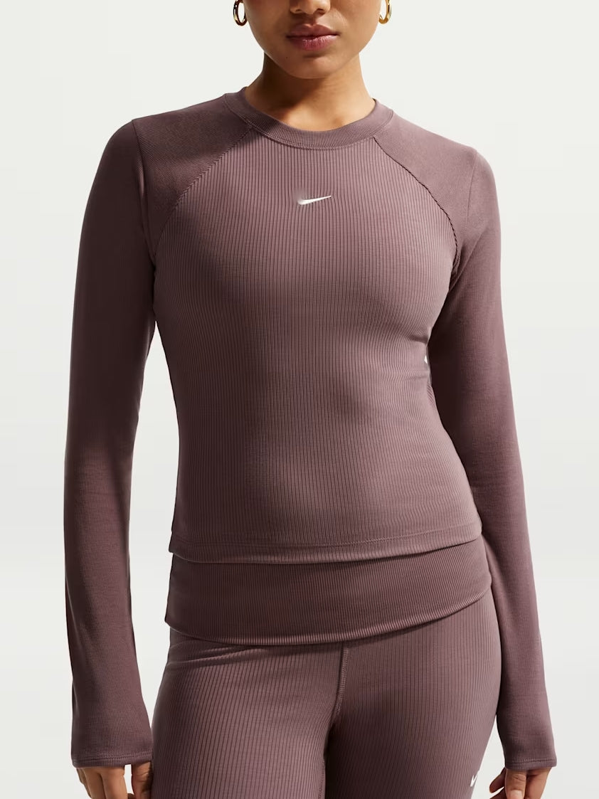 Tight Long-Sleeve Ribbed Top & Loose Mid-Rise Barrel Pants