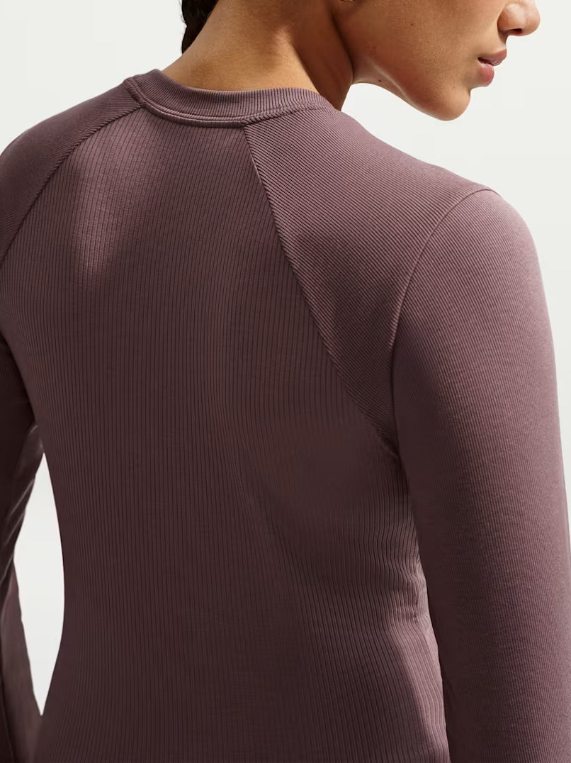 Tight Long-Sleeve Ribbed Top & Loose Mid-Rise Barrel Pants
