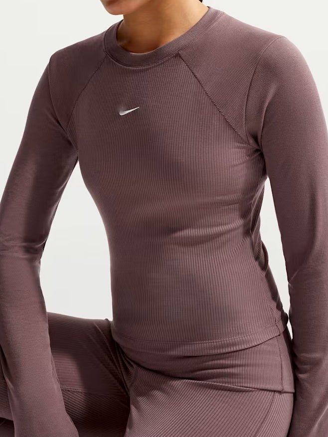 Tight Long-Sleeve Ribbed Top & Loose Mid-Rise Barrel Pants