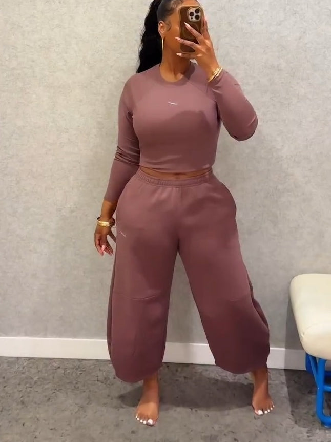 Tight Long-Sleeve Ribbed Top & Loose Mid-Rise Barrel Pants