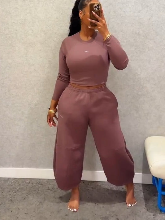 Tight Long-Sleeve Ribbed Top & Loose Mid-Rise Barrel Pants