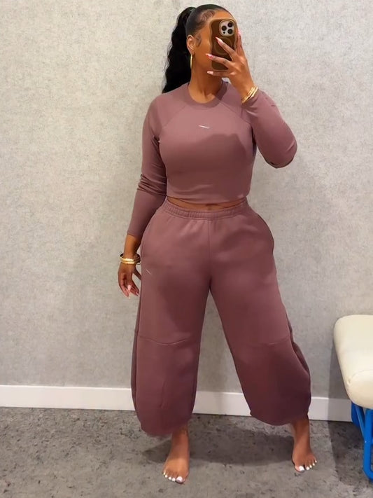 Tight Long-Sleeve Ribbed Top & Loose Mid-Rise Barrel Pants